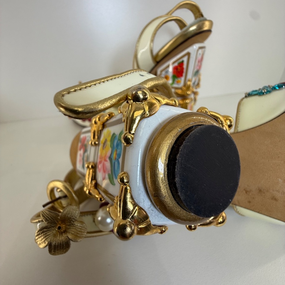 PRE OWNED DOLCE & GABBANA DESIGNER SHOE W/ STACK HEEL W MULTI DIMENSIONAL FLOWER - Picture 7 of 7